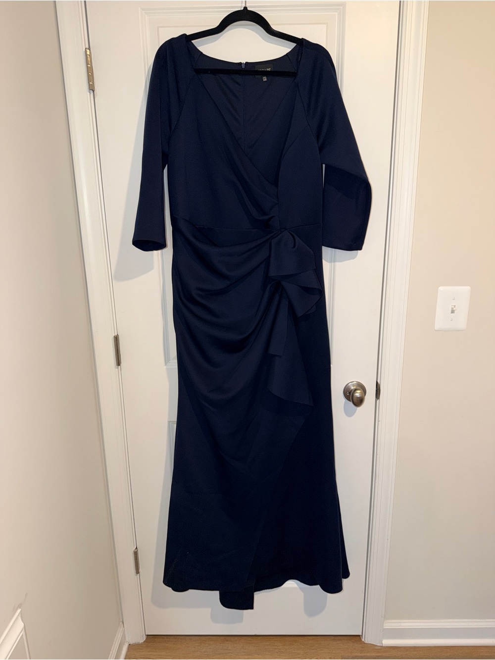 Xscape Elegant Navy V-Neck Maxi Dress with 3/4 Sleeves - Picture 5 of 8